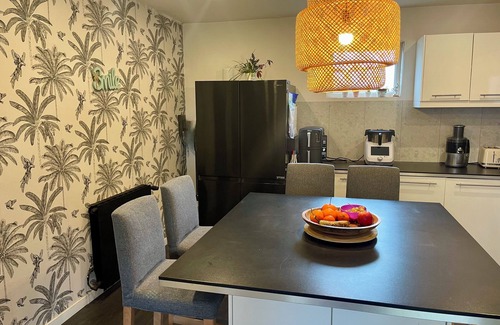 Saint-Vivien-de-Blaye Casa | Family home with heated pool