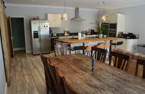 North Stoke Casa | Family Holiday Home With Swimming Pool & Garden in the South Downs National Park