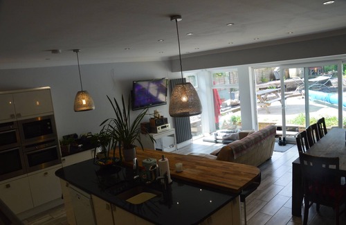North Stoke Casa | Family Holiday Home With Swimming Pool & Garden in the South Downs National Park