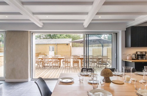 Bricqueville-sur-Mer Cabaña | Casa familiar con piscina climatizada, sauna y Wi-Fi cerca del mar