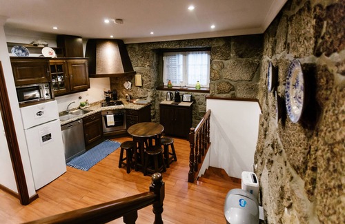 Creixomil Casa | Casa familiar 3 min. desde el centro con garaje, wifi, aire acondicionado, etc.