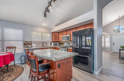 Avondale Casa | Family Home 3 beds/Private Heated Pool-10 mins to Stadium.