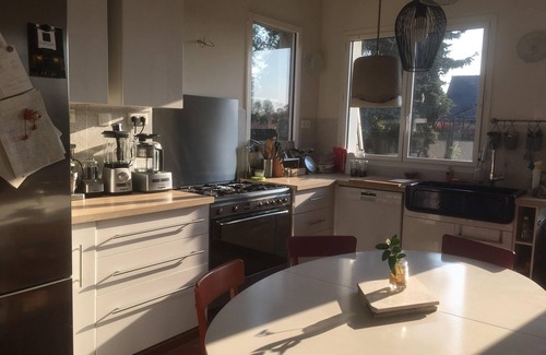 Tinteniac Casa | Family home / Artist. Halfway between town and sea. Quietly. Ideal for families