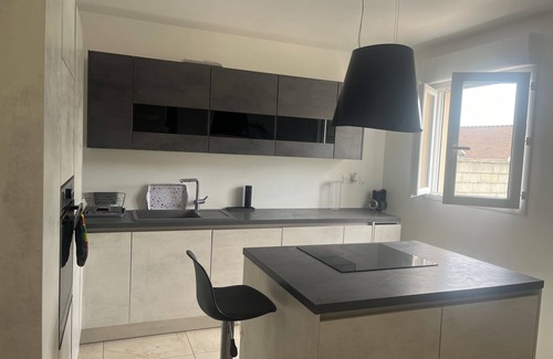Villecresnes Casa | Family home in a quiet, respectful neighborhood.