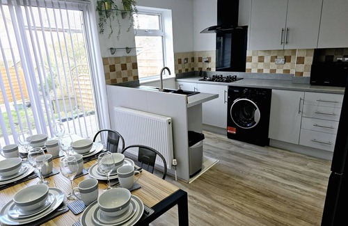 Chatham Casa | Family home in a quiet location and close to M2 and all routes