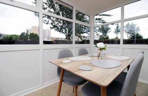 Barry Casa | Family Home in the Charming Coastal Town of Barry