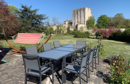 Loches Casa | Family home, magnificent view, large garden, close to the châteaux of the Loire Valley