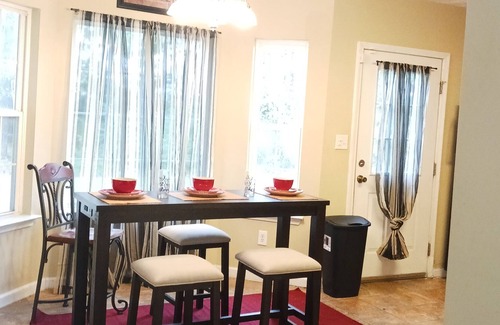 Opelika Casa | Family home - Near Historic Downtown, Auburn University and Tigertown Shopping.