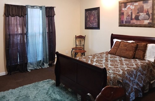 Opelika Casa | Family home - Near Historic Downtown, Auburn University and Tigertown Shopping.