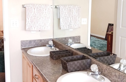 Opelika Casa | Family home - Near Historic Downtown, Auburn University and Tigertown Shopping.