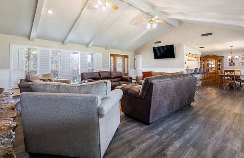 Cedar Hill Casa | Family Home on 6 Acre lot with Pool