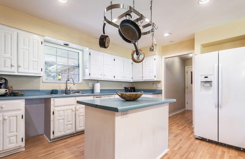 Cedar Hill Casa | Family Home on 6 Acre lot with Pool