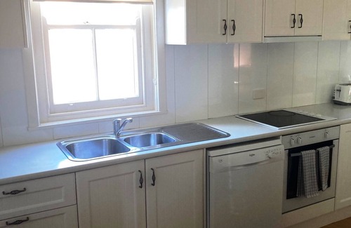 Orange Casa | Family Home Only 4 Blocks to the CBD