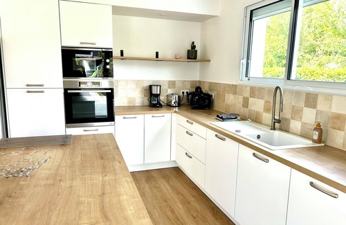 Eysines Casa | Family home - Sleeps 10 - Heated pool - Air conditioning