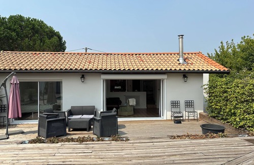 Eysines Casa | Family home - Sleeps 10 - Heated pool - Air conditioning