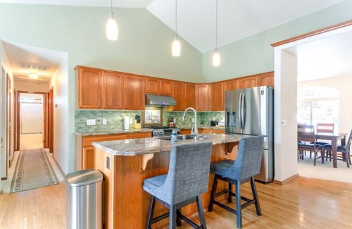 Post Falls Apartamento | Majestic Home by the River- Pool Table and Fire Pit