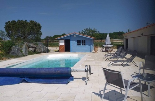 Saint-Valerien Casa | Family home with heated pool