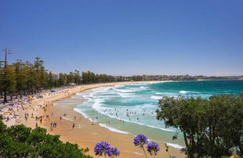 North Curl Curl Casa | Family home with pool and views