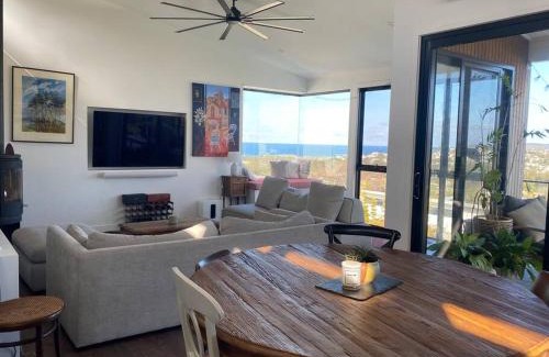 North Curl Curl Casa | Family home with pool and views