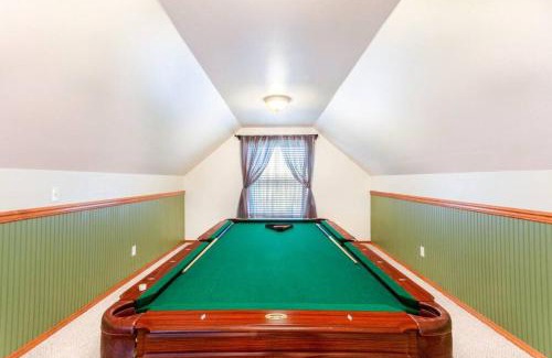 Post Falls Casa | Family Home With Pool Table - Fall Weekly Savings