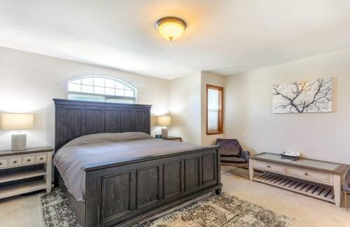 Post Falls Casa | Family Home With Pool Table - Fall Weekly Savings