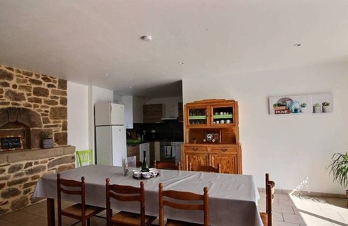 Plorec-sur-Arguenon Casa | Casa familiar y antigua panadería renovada