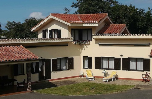Quintueles Chalet De Esquí | Casa familiar en hermosa finca a 5 minutos de la playa.
