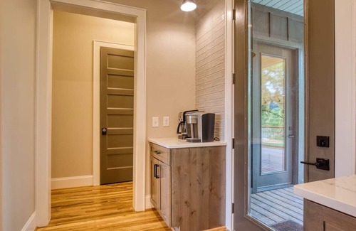 Johnson City Casa | Family House on Watauga River