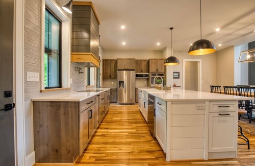 Johnson City Casa | Family House on Watauga River