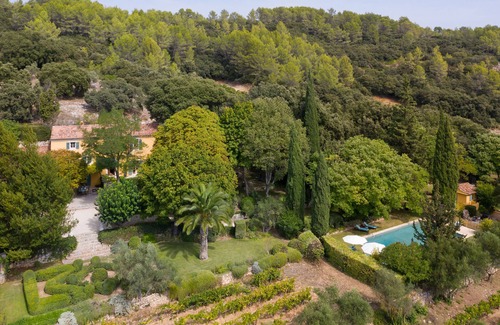 Pignans Casa | Family house surrounded by a vineyard in the middle of peace and nature.