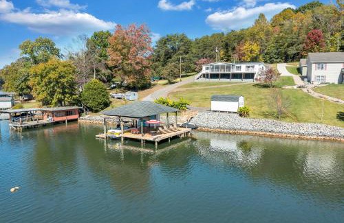 Moneta Casa | Family Lake Retreat with Screened Deck!