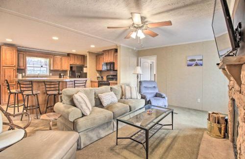 Moneta Casa | Family Lake Retreat with Screened Deck!