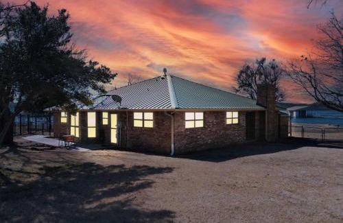 Graham Casa | Family Lakefront Home with Large Porch