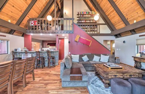 Fort Walton Beach - Destin Cabina | Family Lakehouse w/ Private Dock & Swim!