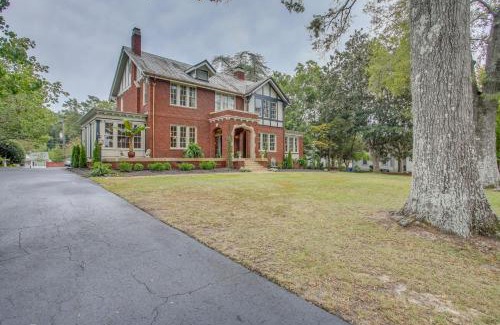 Laurinburg Villa | Family Laurinburg Home with Private Yard and BBQ
