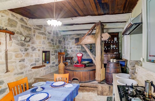 Roccafluvione Cabaña | Estancia familiar en el molino con barbacoa
