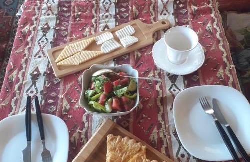 Kentron Hotel | Family Mini-Hotel Martirosyan's and tours