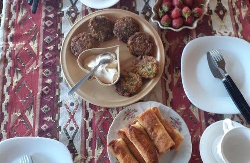 Kentron Hotel | Family Mini-Hotel Martirosyan's and tours