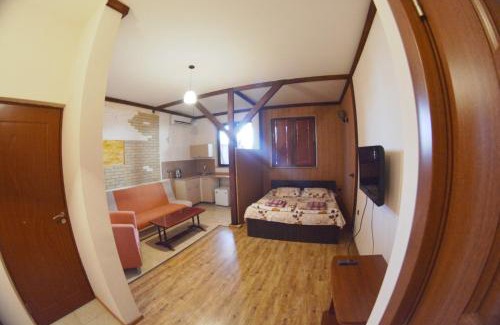 Kentron Hotel | Family Mini-Hotel Martirosyan's and tours