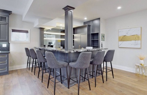 Innisfil Casa | Family Modern walkout Basement w/Sauna Indoor Fireplace Wifi