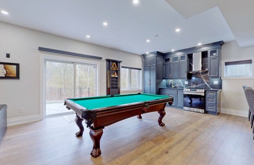 Innisfil Casa | Family Modern walkout Basement w/Sauna Indoor Fireplace Wifi
