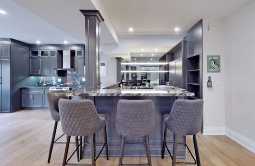 Innisfil Casa | Family Modern walkout Basement w/Sauna Indoor Fireplace Wifi
