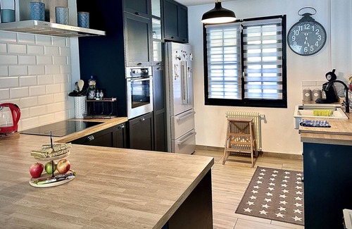 Chennevieres-sur-Marne Casa | Family Oasis with 3 bedrooms, garden, and terrace near Paris