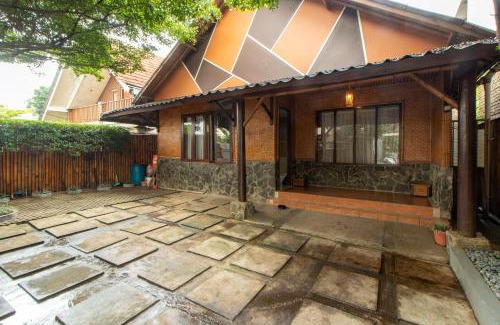 Bandung Villa | Family Only Pool & Mountain View Modern Bamboo Villa - De Reiz Ethnic Syariah