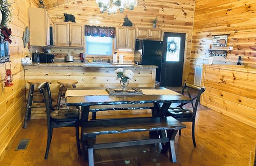 Pigeon Forge Cabina | Cabina impresionante para familias, construido en 2015, para 8 personas