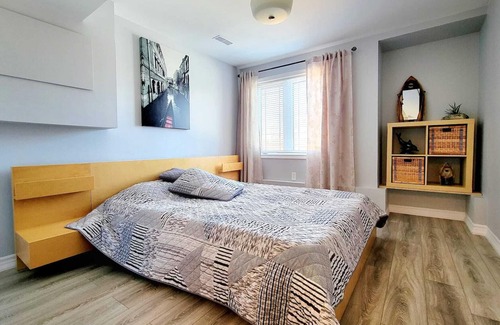 Innisfil Apartamento | Family-oriented neighborhood. Modern basement apartment with beautiful ravine.
