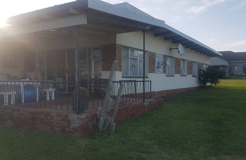 Kidd's Beach Cabaña | Family Owned 4 Bedroom Beach Cottage with amazing views