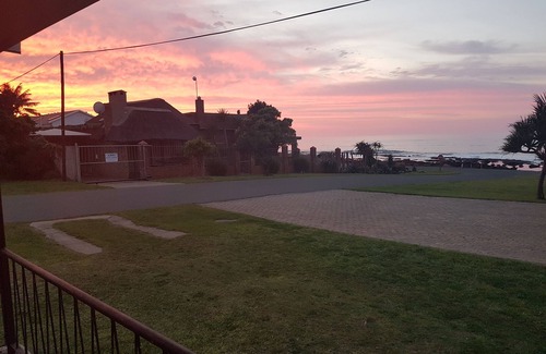 Kidd's Beach Cabaña | Family Owned 4 Bedroom Beach Cottage with amazing views