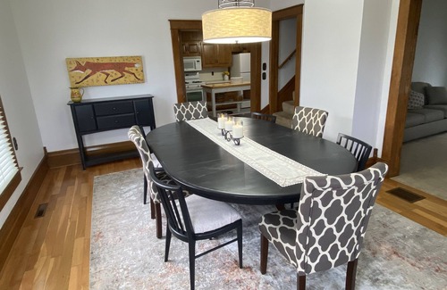 Glenmont Otro | Family owned and operated spacious Farm House with a modern decorative flair.