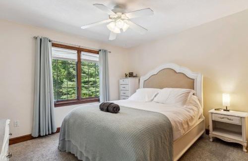 Amherst Casa | Family Paradise - Pool Theater Games Galore